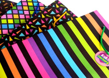 Cargar imagen en el visor de la galería, BOLSA SEMI JUMBO TEXTURAS FLUORECENTE 38 CM X 22 CM
